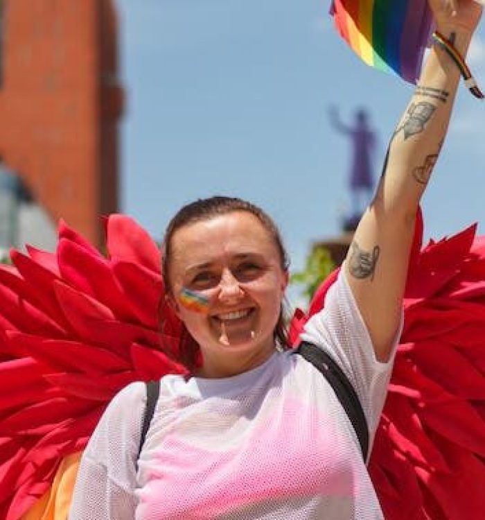 Comprendiendo el Suicidio en la Juventud LGBTQ: Abordando las Disparidades y Promoviendo la Resiliencia